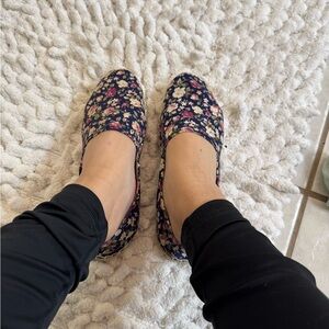 Cute espadrilles from Spain floral design size 7 very comfy